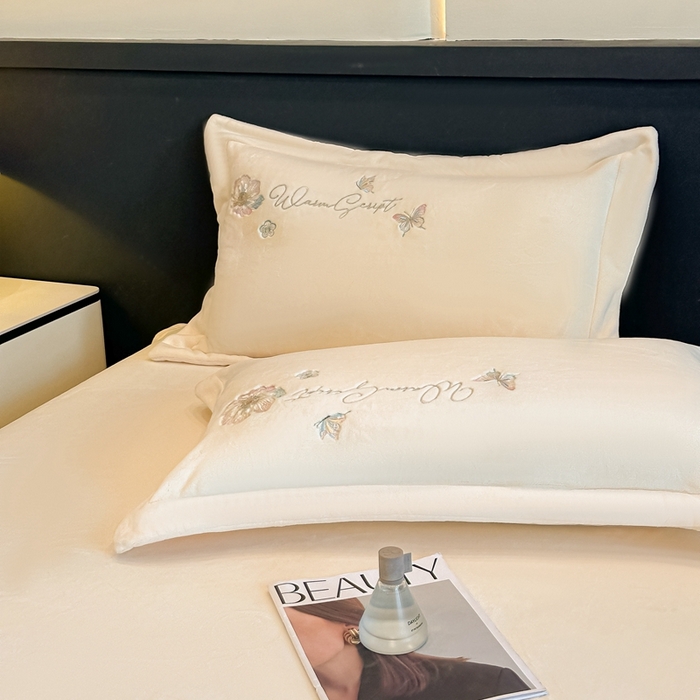 91家纺网 家纺一手货源 找家纺 锦铭源家纺 2025新款75D全消光超柔樱花绒绣花四件套牛奶绒四件套【有买家秀】 花颜-奶白