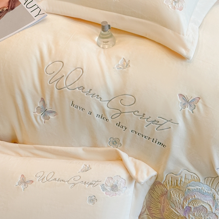 91家纺网 家纺一手货源 找家纺 锦铭源家纺 2025新款75D全消光超柔樱花绒绣花四件套牛奶绒四件套【有买家秀】 花颜-奶白