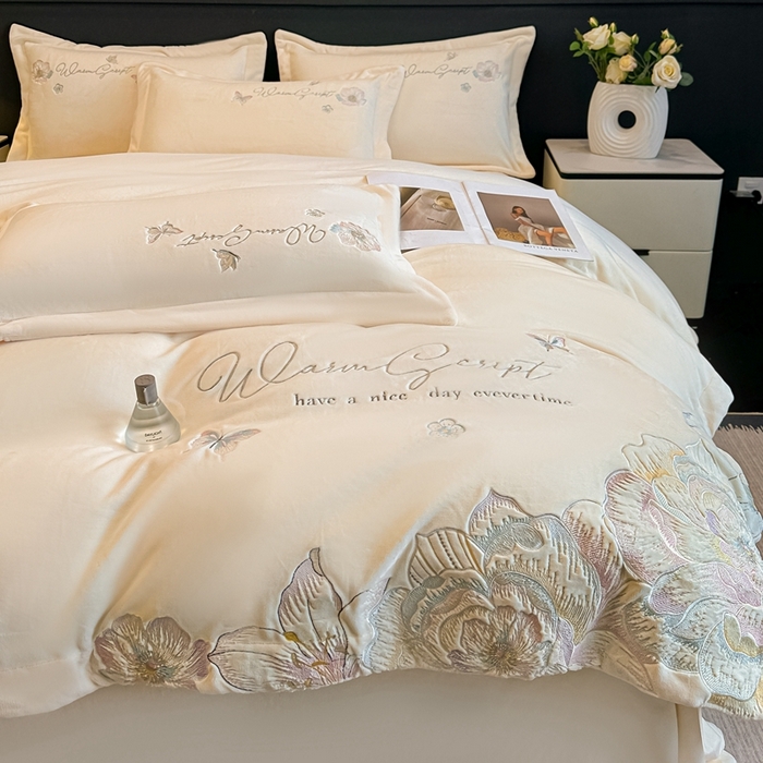 91家纺网 家纺一手货源 找家纺 锦铭源家纺 2025新款75D全消光超柔樱花绒绣花四件套牛奶绒四件套【有买家秀】 花颜-奶白