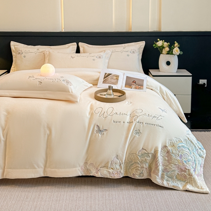 91家纺网 家纺一手货源 找家纺 锦铭源家纺 2025新款75D全消光超柔樱花绒绣花四件套牛奶绒四件套【有买家秀】 花颜-奶白