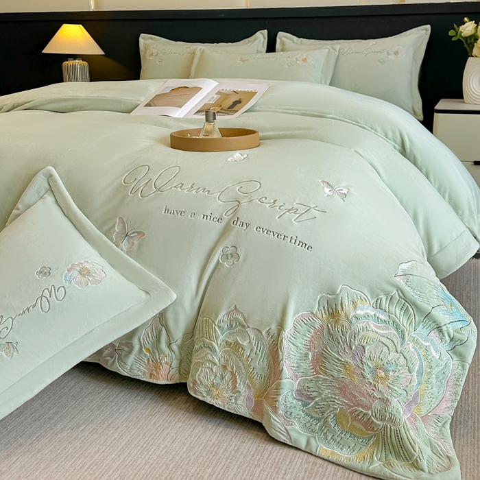 91家纺网 家纺一手货源 找家纺 锦铭源家纺 2025新款75D全消光超柔樱花绒绣花四件套牛奶绒四件套【有买家秀】 花颜-浅绿