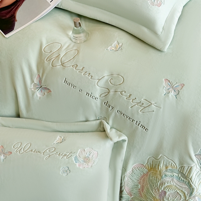 91家纺网 家纺一手货源 找家纺 锦铭源家纺 2025新款75D全消光超柔樱花绒绣花四件套牛奶绒四件套【有买家秀】 花颜-浅绿