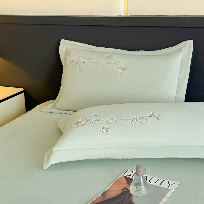 91家纺网 家纺一手货源 找家纺 锦铭源家纺 2025新款75D全消光超柔樱花绒绣花四件套牛奶绒四件套【有买家秀】 花颜-浅绿