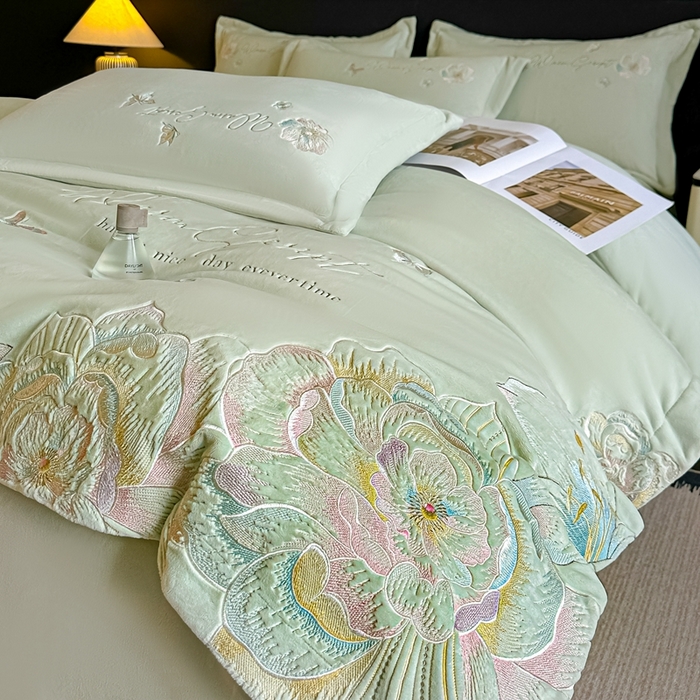 91家纺网 家纺一手货源 找家纺 锦铭源家纺 2025新款75D全消光超柔樱花绒绣花四件套牛奶绒四件套【有买家秀】 花颜-浅绿