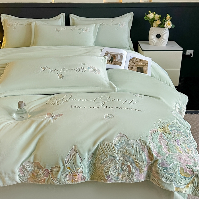 91家纺网 家纺一手货源 找家纺 锦铭源家纺 2025新款75D全消光超柔樱花绒绣花四件套牛奶绒四件套【有买家秀】 花颜-浅绿