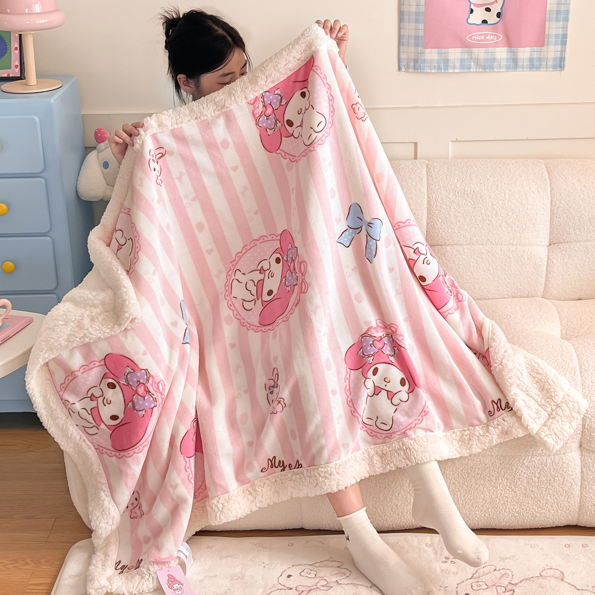 91家纺网 家纺一手货源 找家纺 桃子家居 2025新款A类三丽鸥正版授权少女可爱卡通加厚牛奶绒羊羔绒毛毯多功能四季毛毯 绒毛毯-MT三丽鸥粉条美乐蒂
