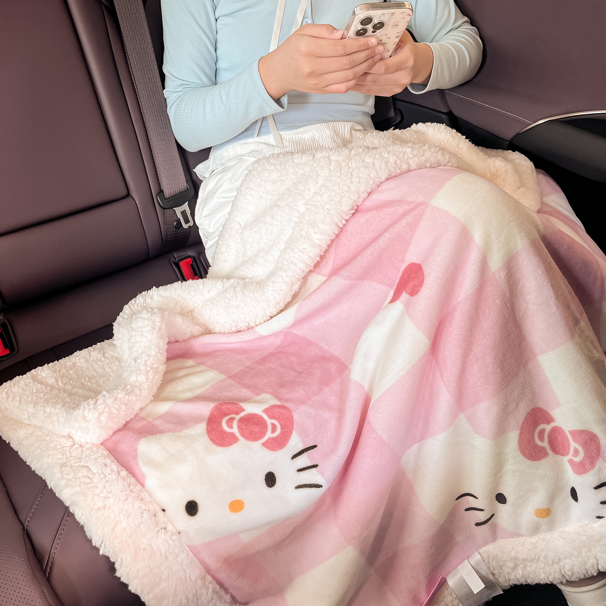 91家纺网 家纺一手货源 找家纺 桃子家居 2025新款A类三丽鸥正版授权少女可爱卡通加厚牛奶绒羊羔绒毛毯多功能四季毛毯 绒毛毯-MT三丽鸥粉格爱心KT