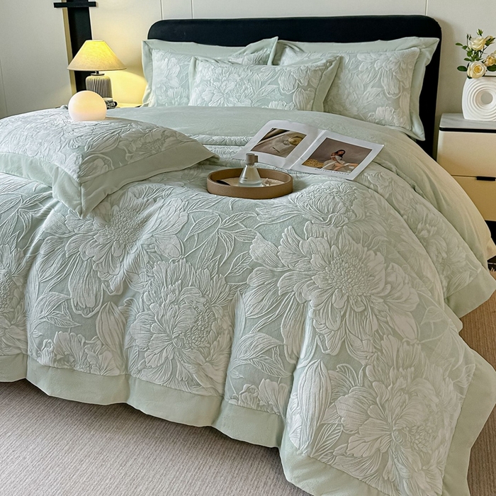 91家纺网 家纺一手货源 找家纺 锦铭源家纺 2025新款烂花75D全消光超柔樱花绒牛奶绒四件套拼角四件套【有买家秀】 繁花织梦-浅绿