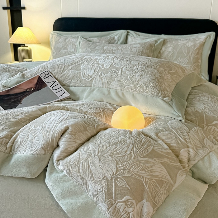 91家纺网 家纺一手货源 找家纺 锦铭源家纺 2025新款烂花75D全消光超柔樱花绒牛奶绒四件套拼角四件套【有买家秀】 繁花织梦-灰绿