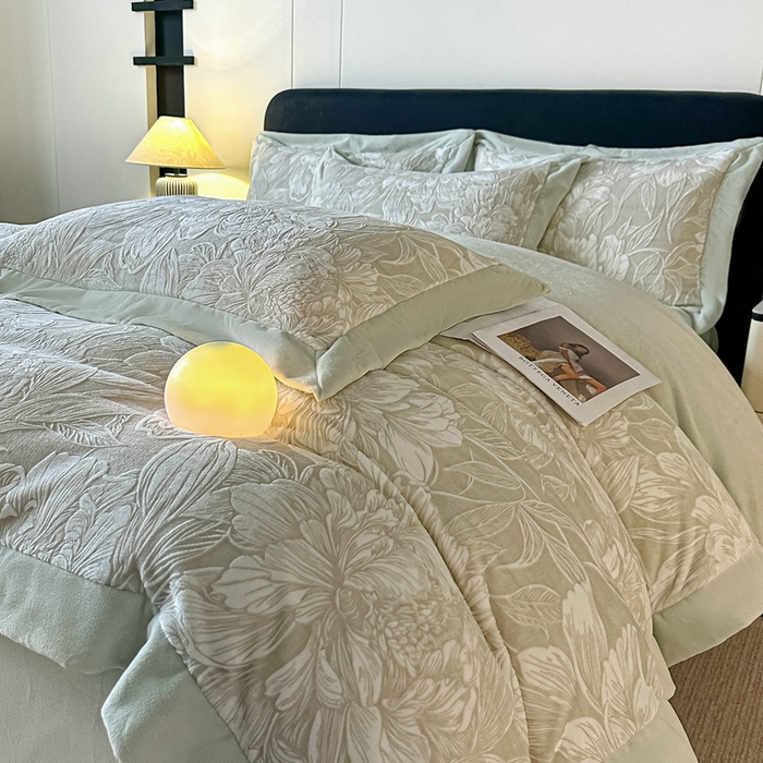 91家纺网 家纺一手货源 找家纺 锦铭源家纺 2025新款烂花75D全消光超柔樱花绒牛奶绒四件套拼角四件套【有买家秀】 繁花织梦-灰绿