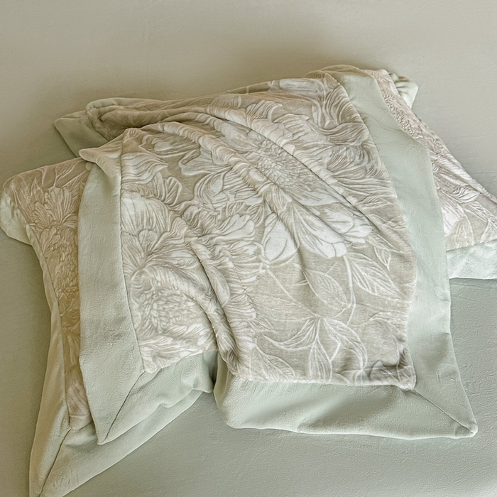 91家纺网 家纺一手货源 找家纺 锦铭源家纺 2025新款烂花75D全消光超柔樱花绒牛奶绒四件套拼角四件套【有买家秀】 繁花织梦-灰绿