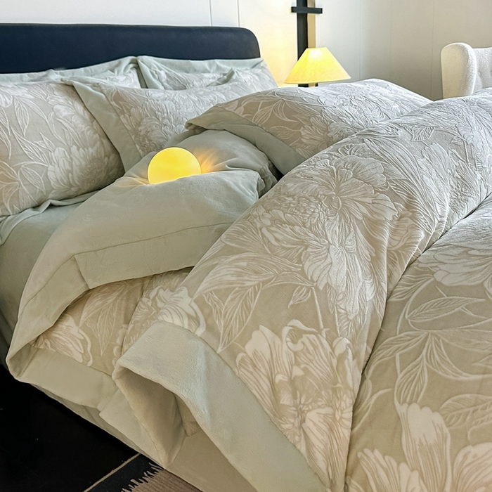 91家纺网 家纺一手货源 找家纺 锦铭源家纺 2025新款烂花75D全消光超柔樱花绒牛奶绒四件套拼角四件套【有买家秀】 繁花织梦-灰绿