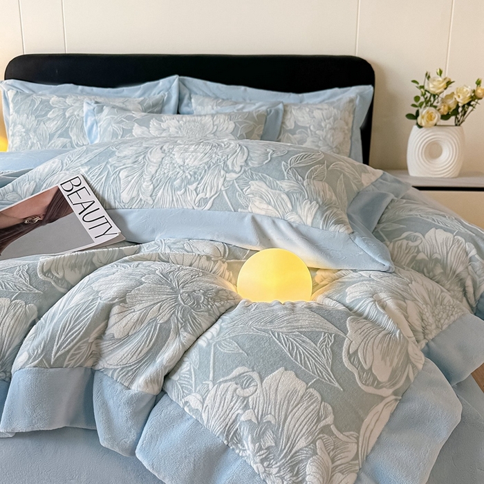 91家纺网 家纺一手货源 找家纺 锦铭源家纺 2025新款烂花75D全消光超柔樱花绒牛奶绒四件套拼角四件套【有买家秀】 繁花织梦-蓝