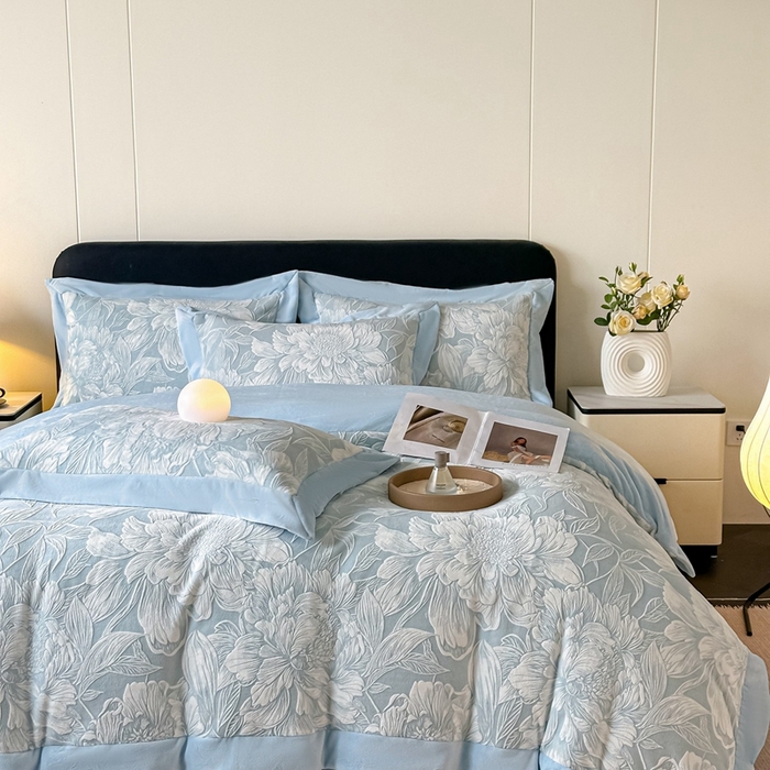 91家纺网 家纺一手货源 找家纺 锦铭源家纺 2025新款烂花75D全消光超柔樱花绒牛奶绒四件套拼角四件套【有买家秀】 繁花织梦-蓝