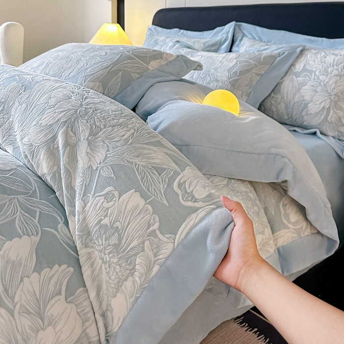 91家纺网 家纺一手货源 找家纺 锦铭源家纺 2025新款烂花75D全消光超柔樱花绒牛奶绒四件套拼角四件套【有买家秀】 繁花织梦-蓝