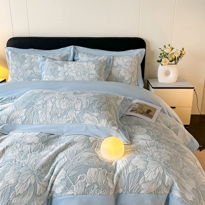 91家纺网 家纺一手货源 找家纺 锦铭源家纺 2025新款烂花75D全消光超柔樱花绒牛奶绒四件套拼角四件套【有买家秀】 繁花织梦-蓝