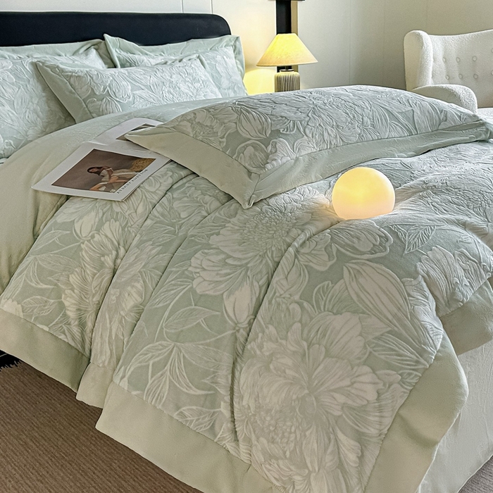 91家纺网 家纺一手货源 找家纺 锦铭源家纺 2025新款烂花75D全消光超柔樱花绒牛奶绒四件套拼角四件套【有买家秀】 繁花织梦-浅绿