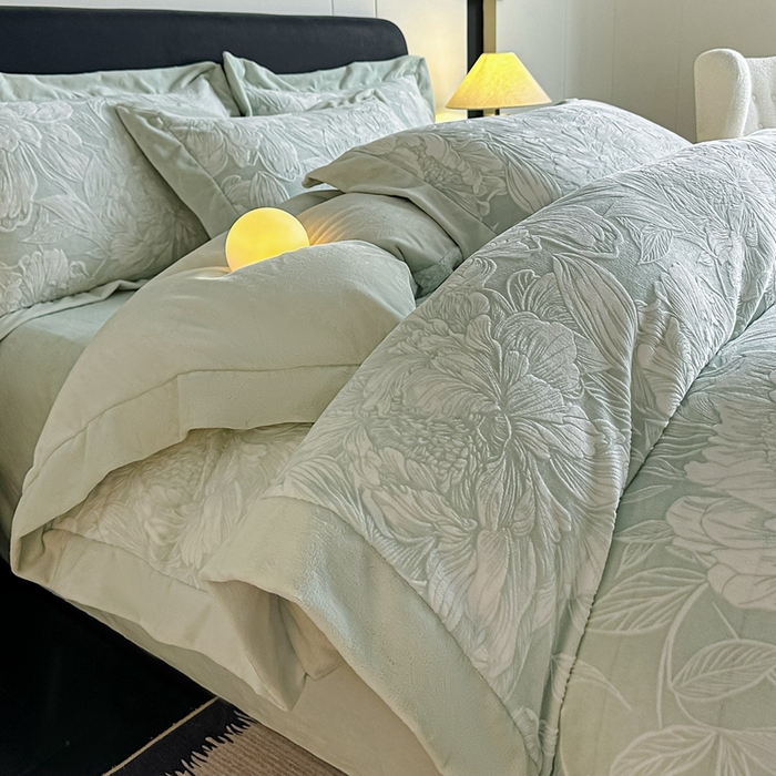 91家纺网 家纺一手货源 找家纺 锦铭源家纺 2025新款烂花75D全消光超柔樱花绒牛奶绒四件套拼角四件套【有买家秀】 繁花织梦-浅绿