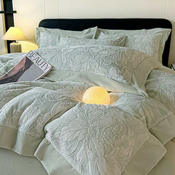 91家纺网 家纺一手货源 找家纺 锦铭源家纺 2025新款烂花75D全消光超柔樱花绒牛奶绒四件套拼角四件套【有买家秀】 繁花织梦-浅绿