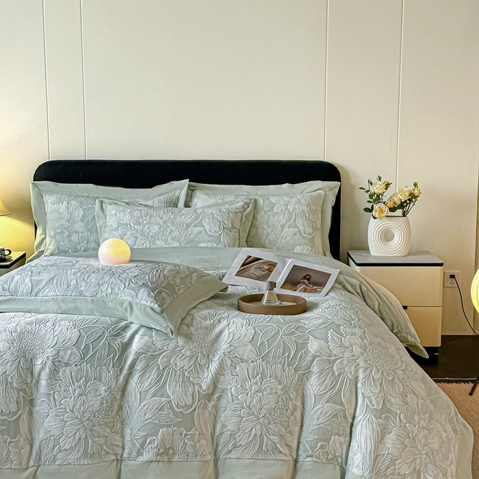 91家纺网 家纺一手货源 找家纺 锦铭源家纺 2025新款烂花75D全消光超柔樱花绒牛奶绒四件套拼角四件套【有买家秀】 繁花织梦-浅绿