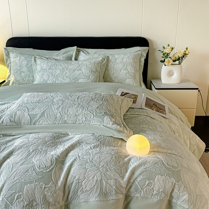 91家纺网 家纺一手货源 找家纺 锦铭源家纺 2025新款烂花75D全消光超柔樱花绒牛奶绒四件套拼角四件套【有买家秀】 繁花织梦-浅绿