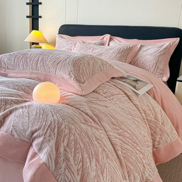 91家纺网 家纺一手货源 找家纺 锦铭源家纺 2025新款烂花75D全消光超柔樱花绒牛奶绒四件套拼角四件套【有买家秀】 芦影摇波-粉