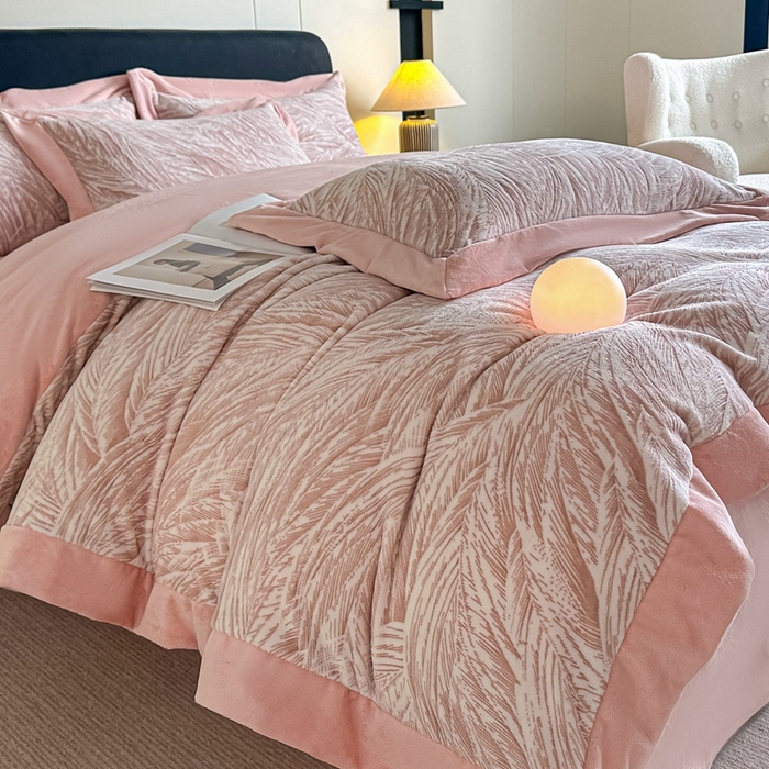 91家纺网 家纺一手货源 找家纺 锦铭源家纺 2025新款烂花75D全消光超柔樱花绒牛奶绒四件套拼角四件套【有买家秀】 芦影摇波-粉