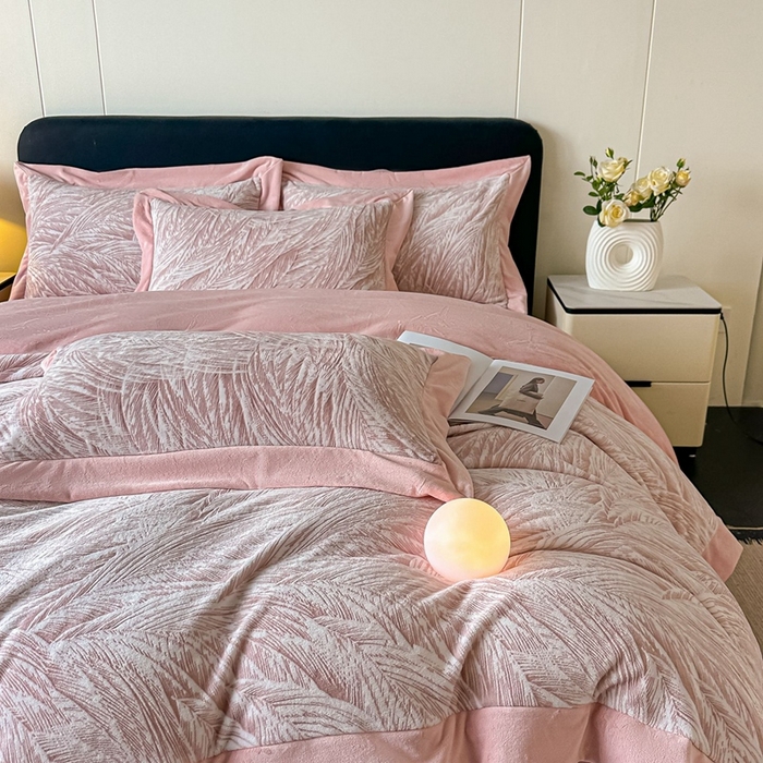 91家纺网 家纺一手货源 找家纺 锦铭源家纺 2025新款烂花75D全消光超柔樱花绒牛奶绒四件套拼角四件套【有买家秀】 芦影摇波-粉