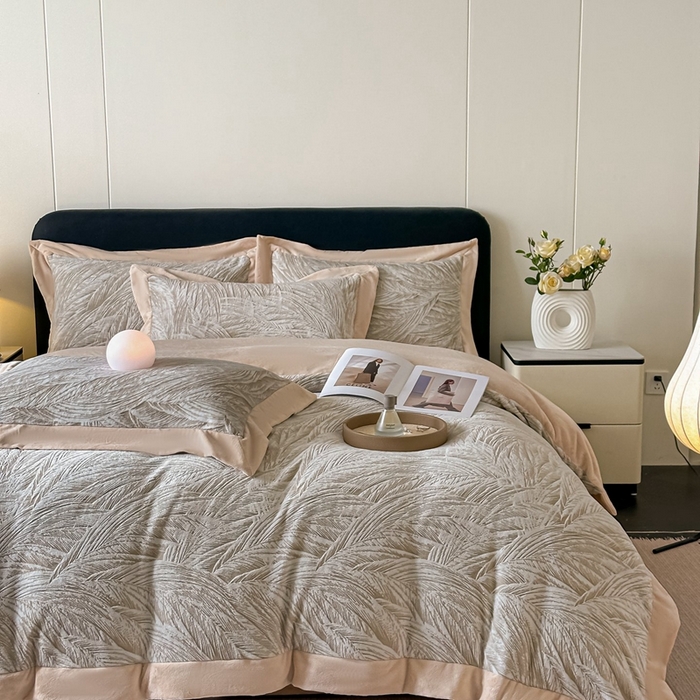 91家纺网 家纺一手货源 找家纺 锦铭源家纺 2025新款烂花75D全消光超柔樱花绒牛奶绒四件套拼角四件套【有买家秀】 芦影摇波-咖