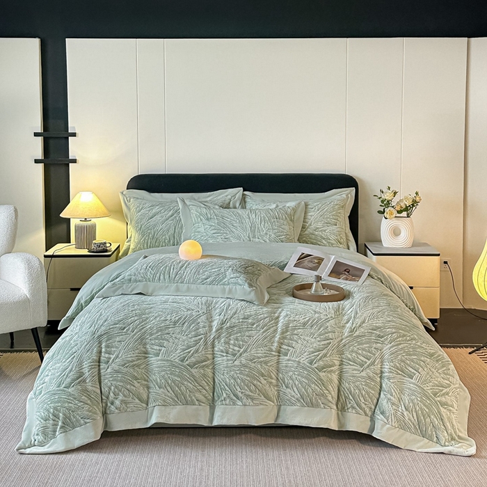 91家纺网 家纺一手货源 找家纺 锦铭源家纺 2025新款烂花75D全消光超柔樱花绒牛奶绒四件套拼角四件套【有买家秀】 芦影摇波-浅绿