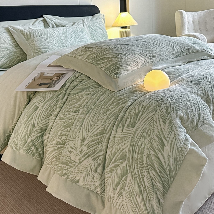 91家纺网 家纺一手货源 找家纺 锦铭源家纺 2025新款烂花75D全消光超柔樱花绒牛奶绒四件套拼角四件套【有买家秀】 芦影摇波-浅绿