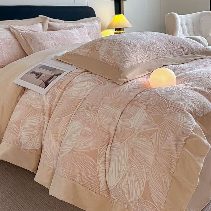 91家纺网 家纺一手货源 找家纺 锦铭源家纺 2025新款烂花75D全消光超柔樱花绒牛奶绒四件套拼角四件套【有买家秀】 叶影摇风-咖