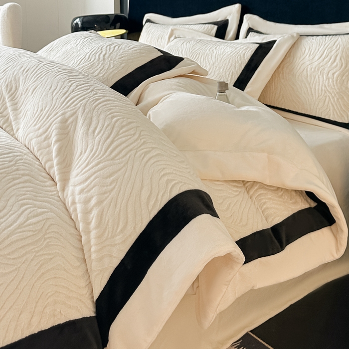 91家纺网 家纺一手货源 找家纺 锦铭源家纺 2025新款雪貂绒烂花75D全消光超柔樱花绒双拼角四件套牛奶绒四件套【有买家秀】 轻奢-奶白