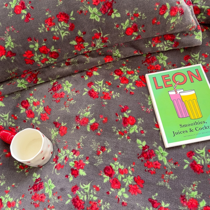 91家纺网 家纺一手货源 找家纺 赫梵茜 2025新款亲肤舒适爆款•牛奶绒花边床盖款四件套 花妖