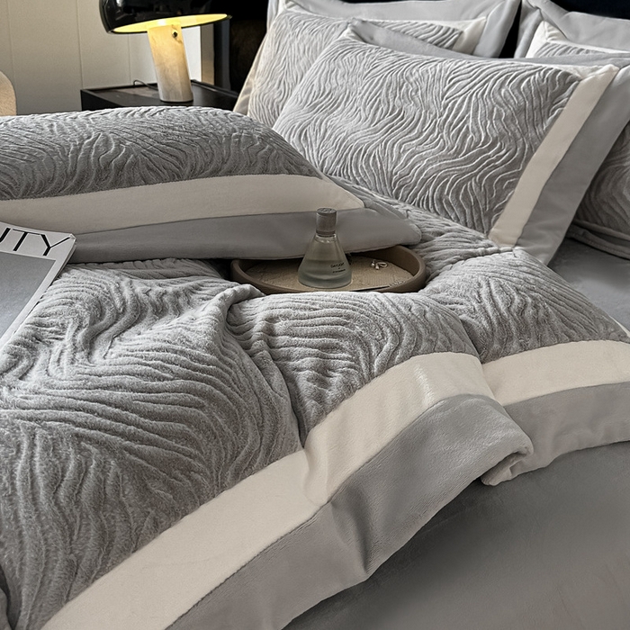 91家纺网 家纺一手货源 找家纺 锦铭源家纺 2025新款雪貂绒烂花75D全消光超柔樱花绒双拼角四件套牛奶绒四件套【有买家秀】 轻奢-雅灰