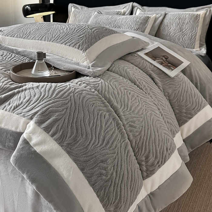 91家纺网 家纺一手货源 找家纺 锦铭源家纺 2025新款雪貂绒烂花75D全消光超柔樱花绒双拼角四件套牛奶绒四件套【有买家秀】 轻奢-雅灰