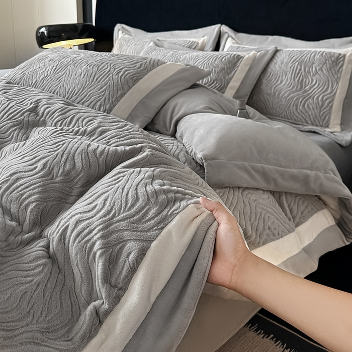 91家纺网 家纺一手货源 找家纺 锦铭源家纺 2025新款雪貂绒烂花75D全消光超柔樱花绒双拼角四件套牛奶绒四件套【有买家秀】 轻奢-雅灰