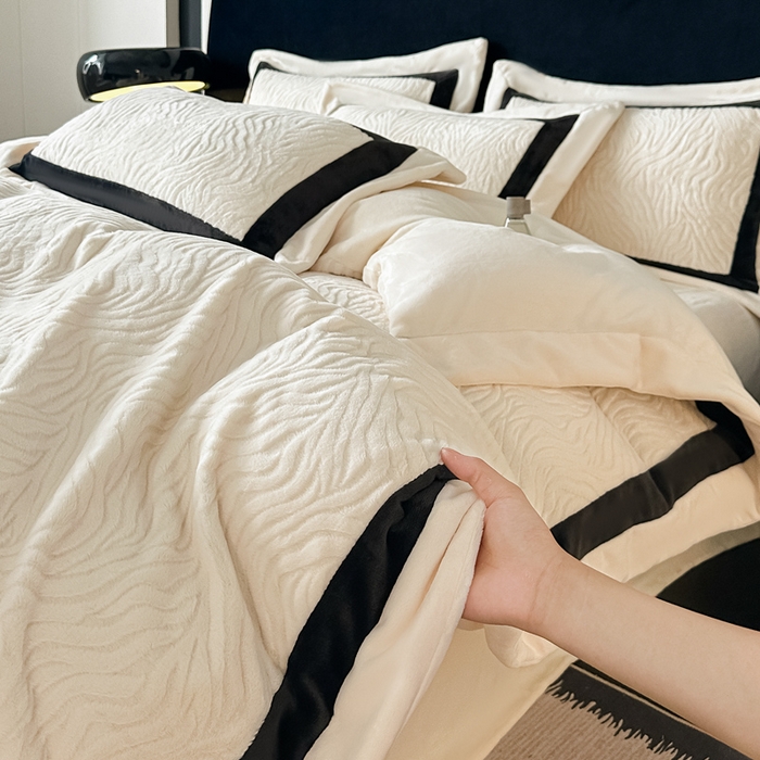 91家纺网 家纺一手货源 找家纺 锦铭源家纺 2025新款雪貂绒烂花75D全消光超柔樱花绒双拼角四件套牛奶绒四件套【有买家秀】 轻奢-奶白