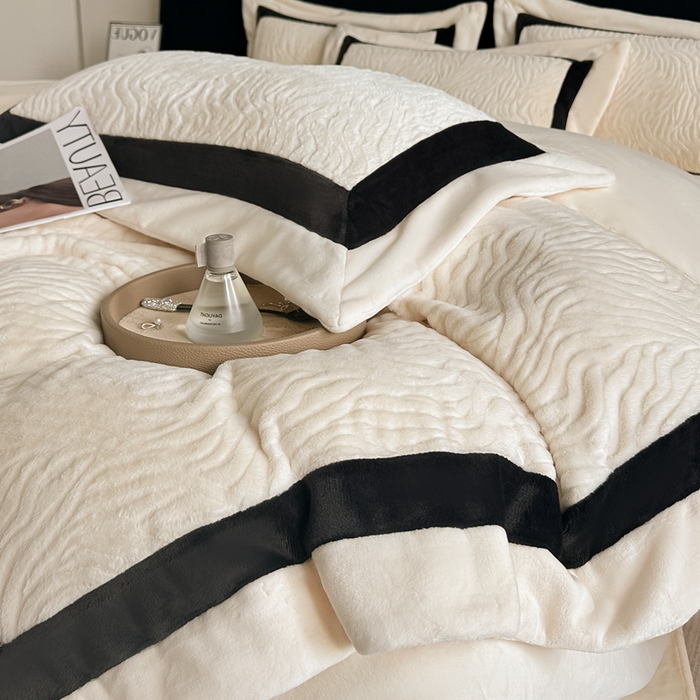 91家纺网 家纺一手货源 找家纺 锦铭源家纺 2025新款雪貂绒烂花75D全消光超柔樱花绒双拼角四件套牛奶绒四件套【有买家秀】 轻奢-奶白