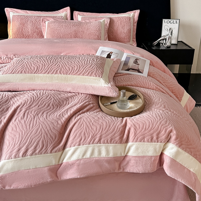 91家纺网 家纺一手货源 找家纺 锦铭源家纺 2025新款雪貂绒烂花75D全消光超柔樱花绒双拼角四件套牛奶绒四件套【有买家秀】 轻奢-粉