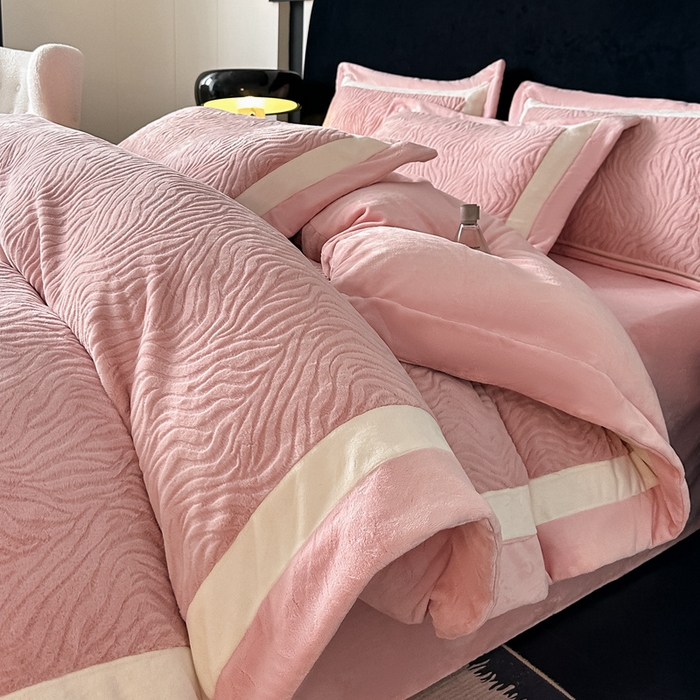 91家纺网 家纺一手货源 找家纺 锦铭源家纺 2025新款雪貂绒烂花75D全消光超柔樱花绒双拼角四件套牛奶绒四件套【有买家秀】 轻奢-粉