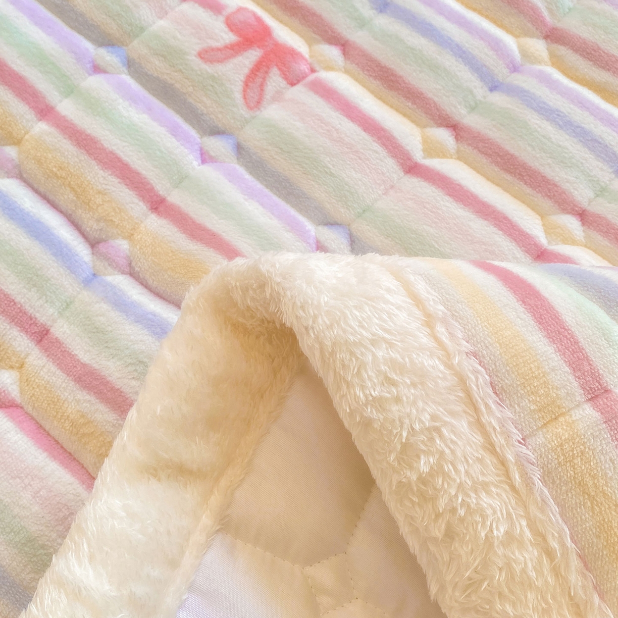 91家纺网 家纺一手货源 找家纺 眠势力 2025新款牛奶绒床垫加绒床褥子秋冬保暖珊瑚绒夹棉床护垫 彩虹旋律