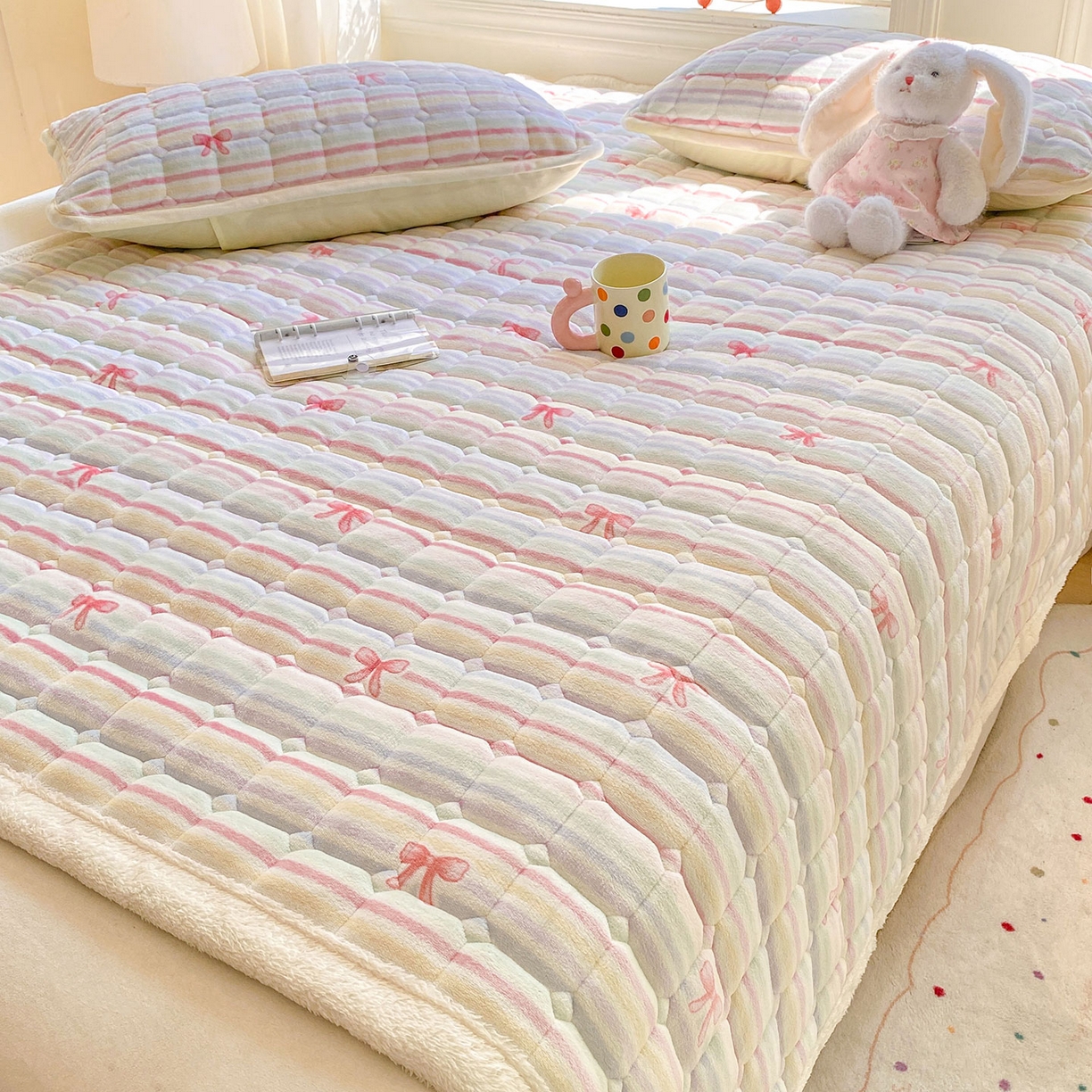 91家纺网 家纺一手货源 找家纺 眠势力 2025新款牛奶绒床垫加绒床褥子秋冬保暖珊瑚绒夹棉床护垫 彩虹旋律