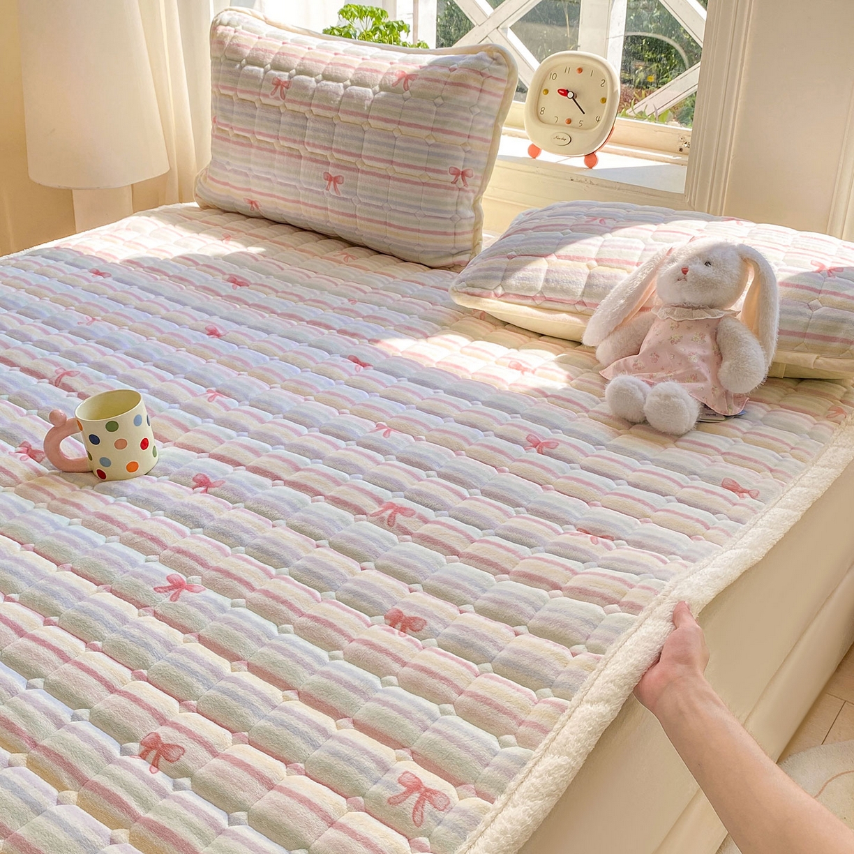 91家纺网 家纺一手货源 找家纺 眠势力 2025新款牛奶绒床垫加绒床褥子秋冬保暖珊瑚绒夹棉床护垫 彩虹旋律