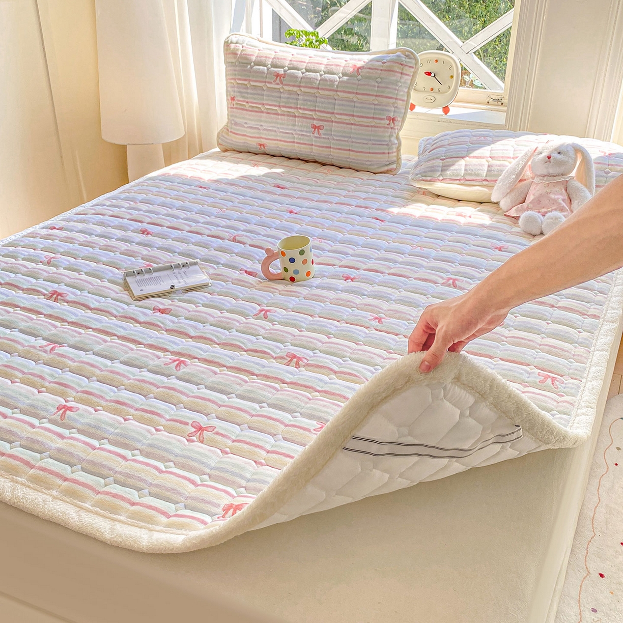 91家纺网 家纺一手货源 找家纺 眠势力 2025新款牛奶绒床垫加绒床褥子秋冬保暖珊瑚绒夹棉床护垫 彩虹旋律