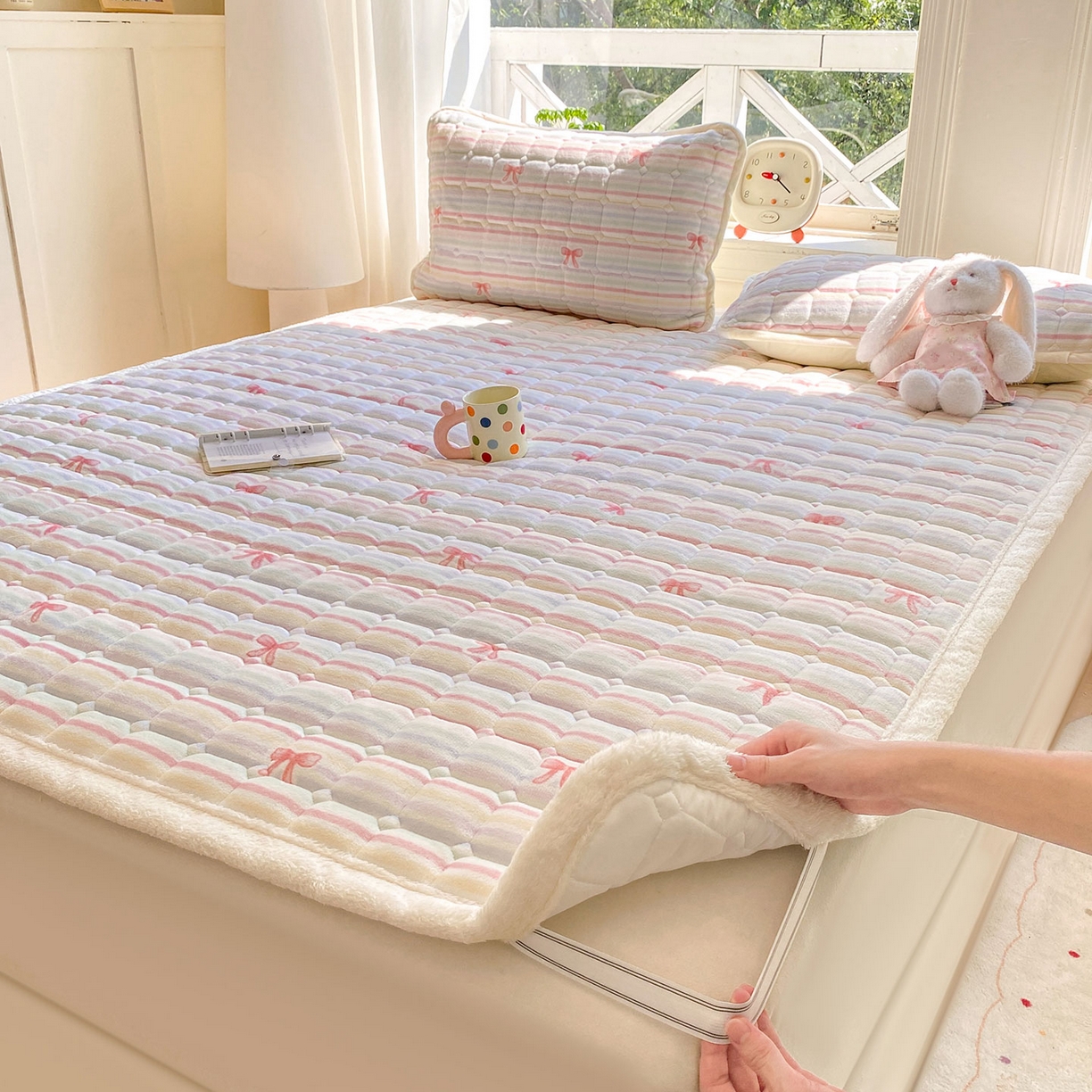 91家纺网 家纺一手货源 找家纺 眠势力 2025新款牛奶绒床垫加绒床褥子秋冬保暖珊瑚绒夹棉床护垫 彩虹旋律