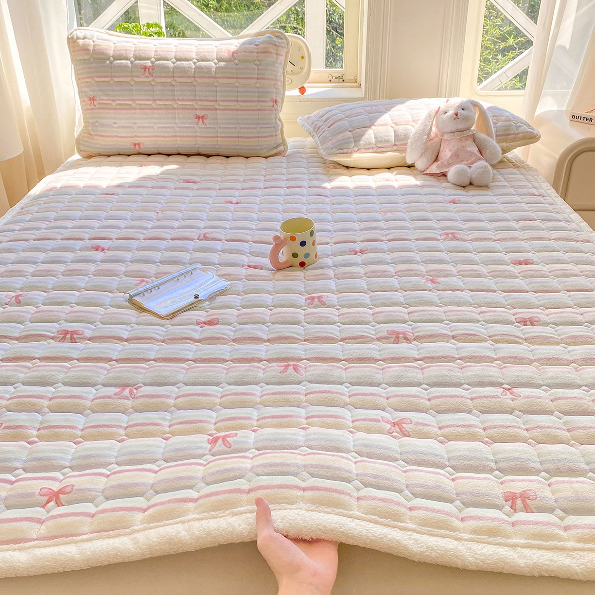 91家纺网 家纺一手货源 找家纺 眠势力 2025新款牛奶绒床垫加绒床褥子秋冬保暖珊瑚绒夹棉床护垫 彩虹旋律