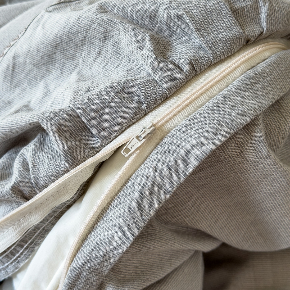 91家纺网 家纺一手货源 找家纺 上喜 2025新款简约棉麻床盖夏被夏凉被空调被四件套 灰色