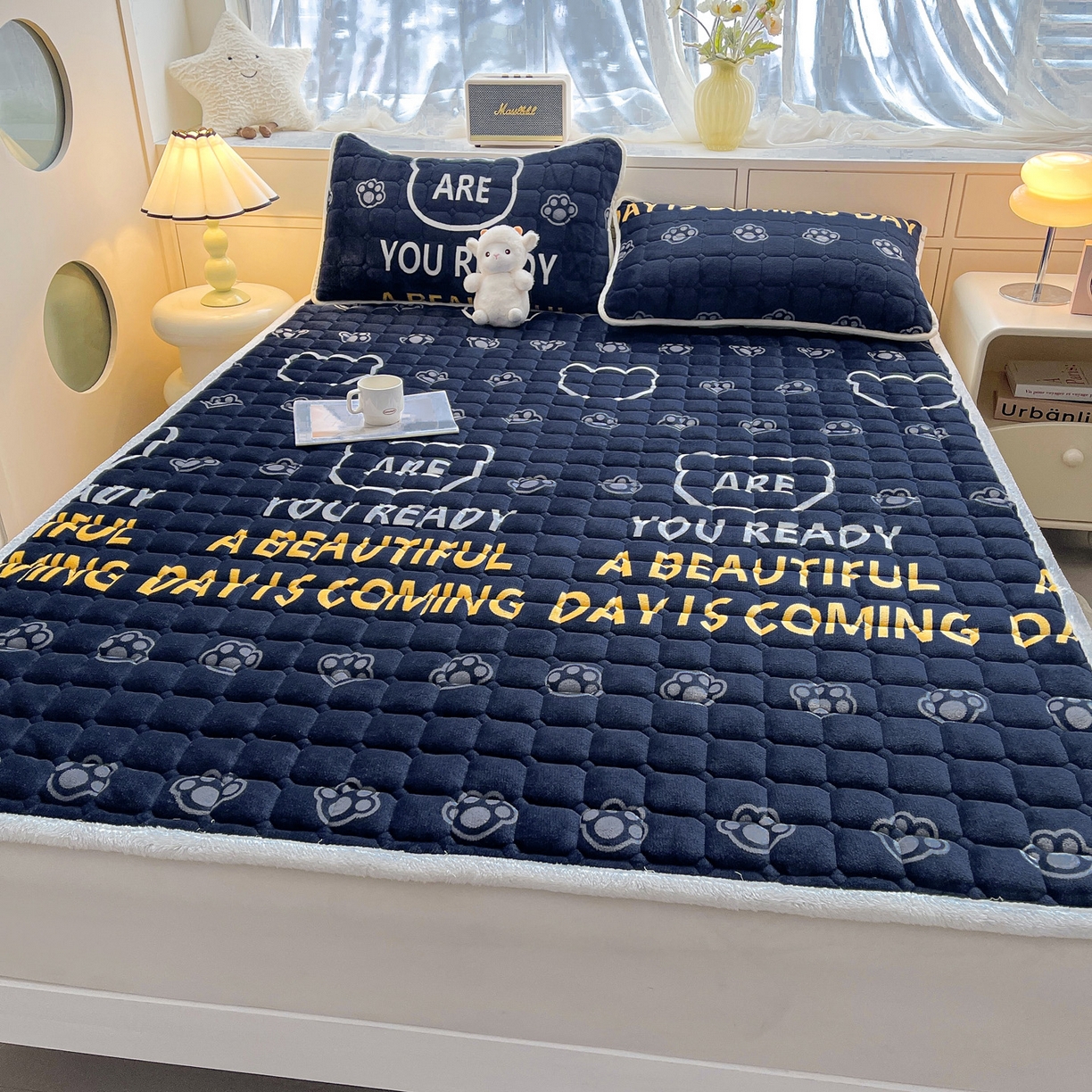 91家纺网 家纺一手货源 找家纺 眠势力 2025新款牛奶绒床垫加绒床褥子秋冬保暖珊瑚绒夹棉床护垫 潮小熊