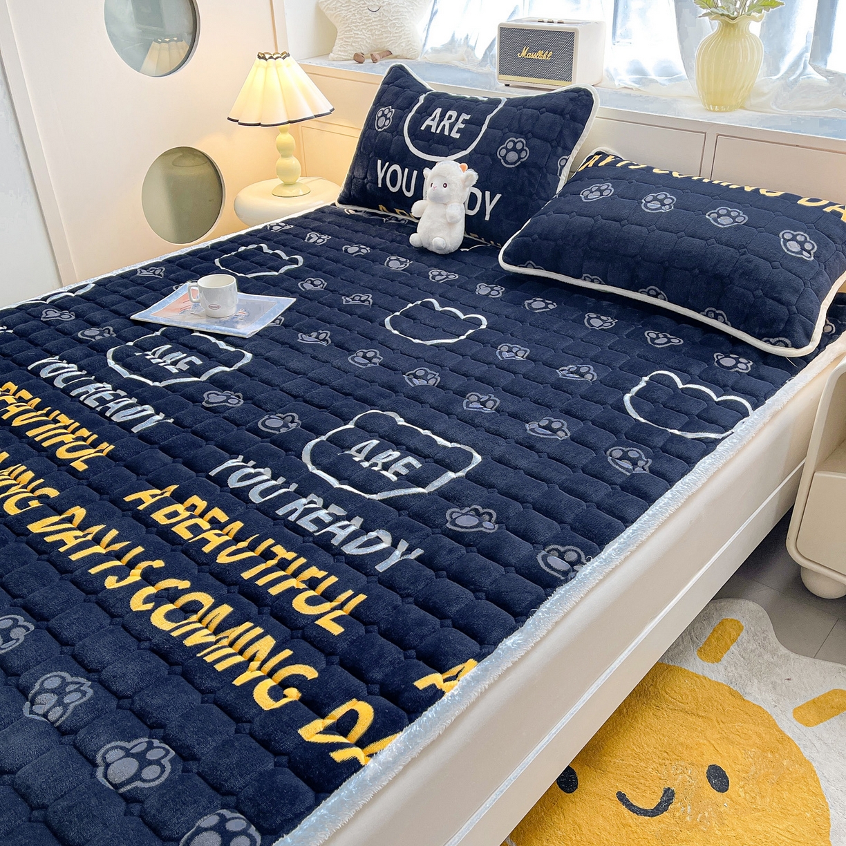 91家纺网 家纺一手货源 找家纺 眠势力 2025新款牛奶绒床垫加绒床褥子秋冬保暖珊瑚绒夹棉床护垫 潮小熊